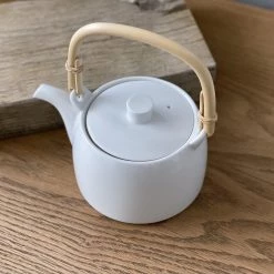 Hakusan Porcelain Tea & Coffee S Line Tea Pot White