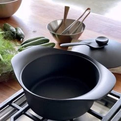 Sori Yanagi Pot & Pan Nambu Tekki Sauce Pan 22cm Deep (3.5L) Japanese Cast Iron Pan