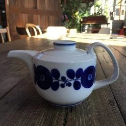 Hakusan Porcelain Blossom Tea Pot Small