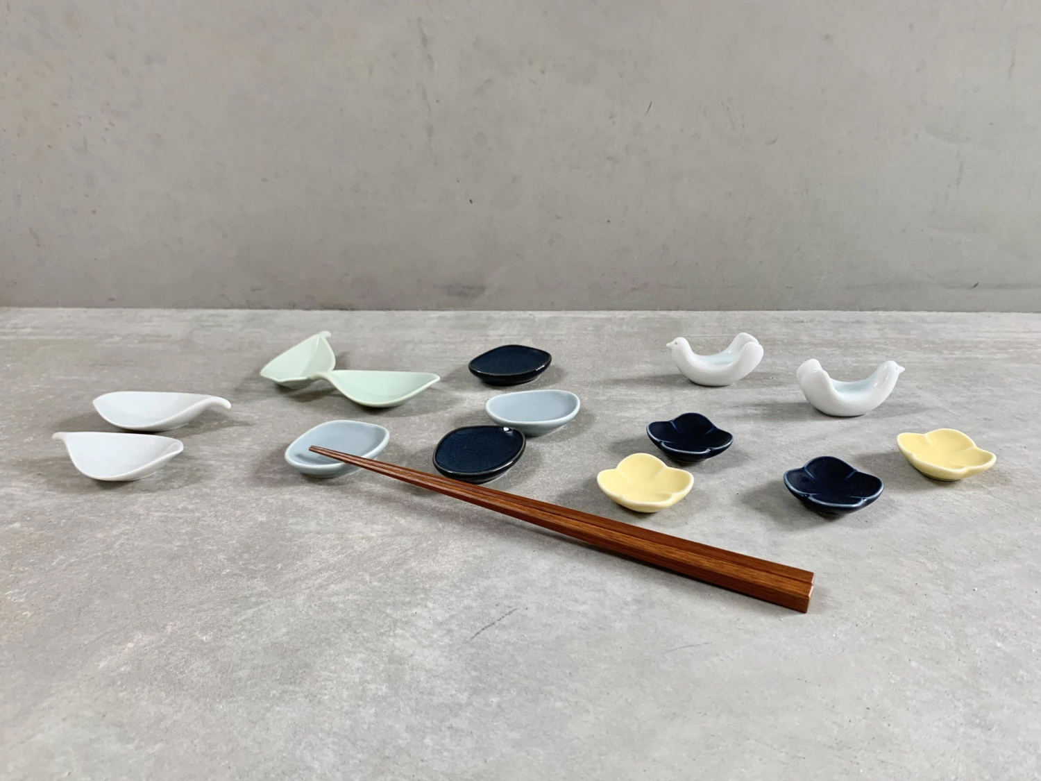 Hakusan Porcelain Chopstick Rest Leaf Pale Green Chopsticks & Rest 5 Hakusan Porcelain Chopstick Rest Leaf Pale Green Chopsticks & Rest