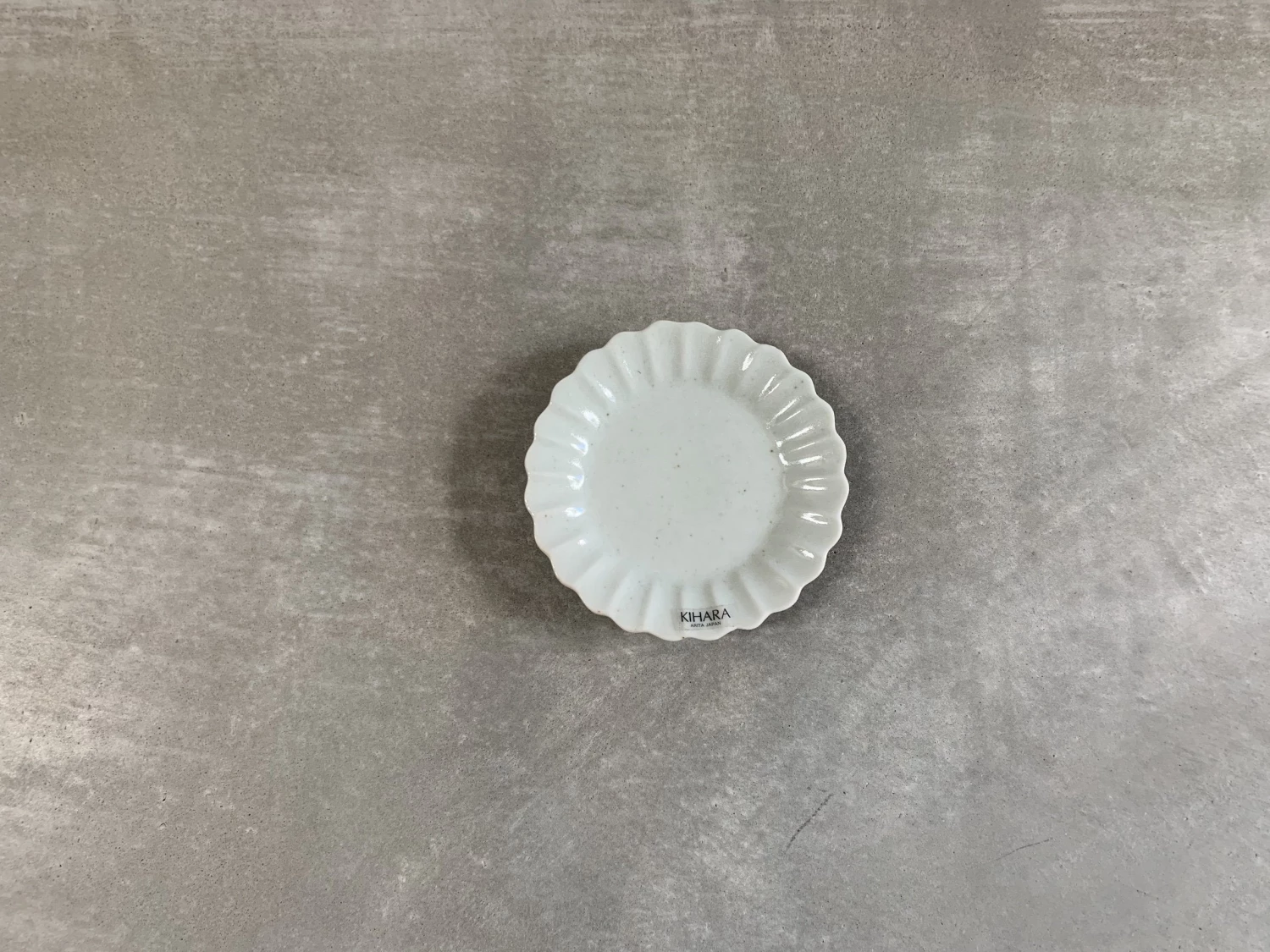 Kihara Dining & Tableware Arita Kohakuji Mame Plate (Chrysanthemum) 2 Kihara Dining & Tableware Arita Kohakuji Mame Plate (Chrysanthemum)