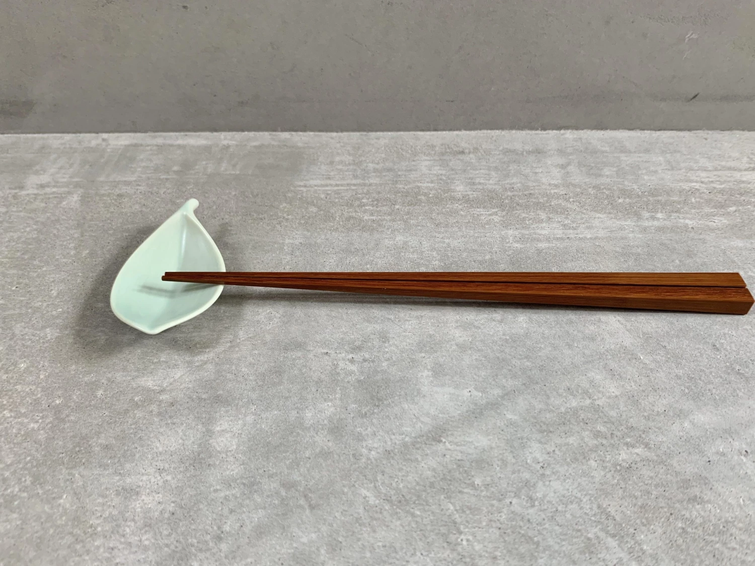 Hakusan Porcelain Chopstick Rest Leaf Pale Green Chopsticks & Rest 3 Hakusan Porcelain Chopstick Rest Leaf Pale Green Chopsticks & Rest