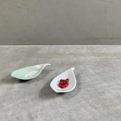 Hakusan Porcelain Chopsticks & Rest Chopstick Rest Leaf White