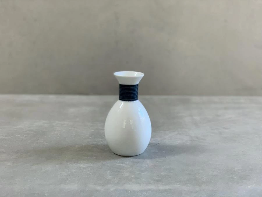 Hakusan Porcelain Dining & Tableware Linen Line Sake Bottle Indigo 1 Hakusan Porcelain Dining & Tableware Linen Line Sake Bottle Indigo