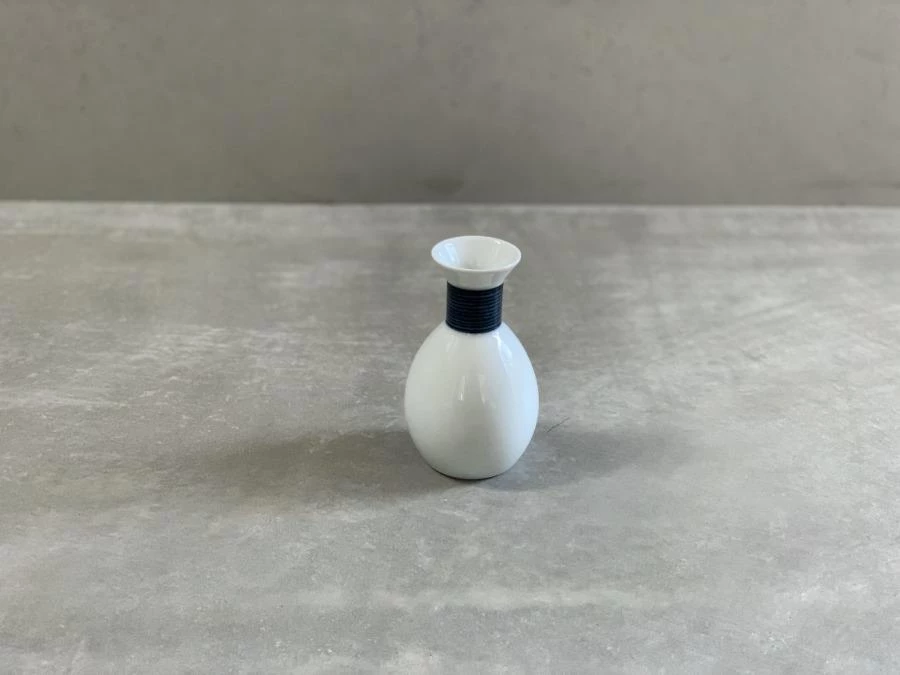 Hakusan Porcelain Dining & Tableware Linen Line Sake Bottle Indigo 2 Hakusan Porcelain Dining & Tableware Linen Line Sake Bottle Indigo